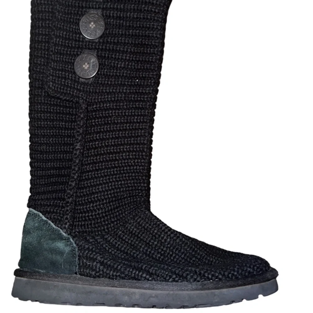 ▶️ UGG ◀️ Women's Classic Cardy. Size 7
